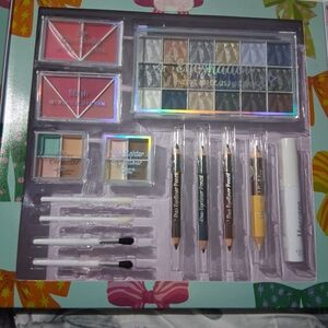 Makeup Set with Eyeshadow Palette and Blush